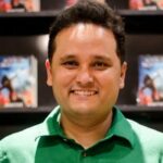 Amish Tripathi, Height, Age, Girlfriend, Wife, Children, Family, Biography & More
