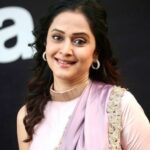 Mrinal Kulkarni Height, Age, Husband, Children, Family, Biography & More