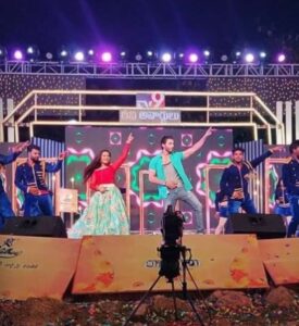 Rohit Sahni performing at an award function