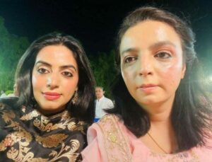 Divya Maderna (left) with her sister Rubal Maderna