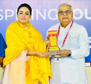 Divya Maderna posing with her Adarsh Yuva Vidhayak Samman 2021