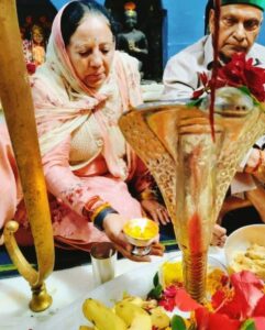 Pratibha Singh during her visit to a temple