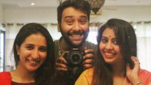 Siddharth Amit Bhavsar with his sisters, Ria Bhavsar (left) and Manali Bhavsar (right)