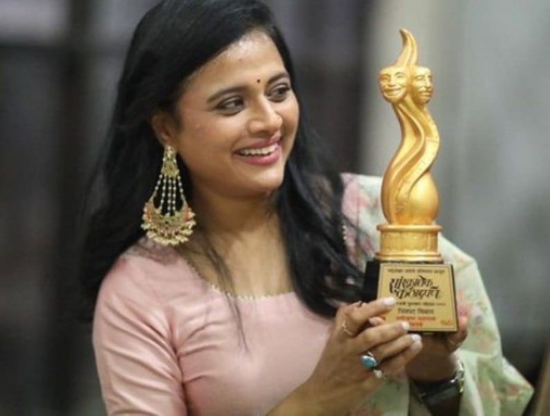 Bhargavi Chirmuley with the Sanskruti Kala Darpan Award