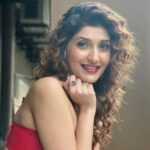 Shraddha Tiwari (Actress) Height, Age, Boyfriend, Family, Biography & More